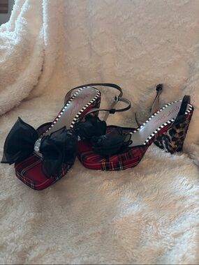 Betsey Johnson Red Plaid Platform Sandals with Black Organza Bows 8.5